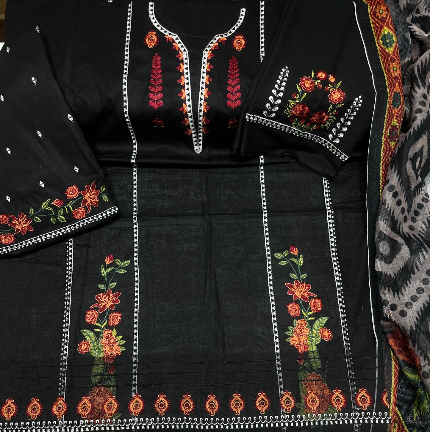 Black heavy trouser embroidery wala