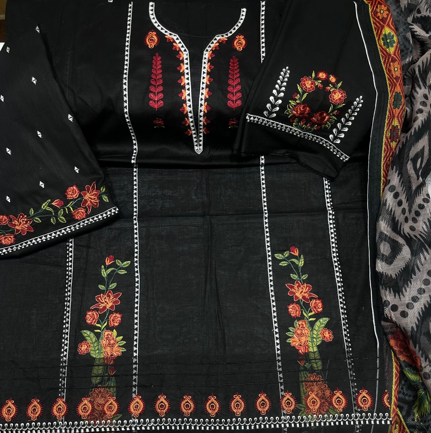 Black heavy trouser embroidery wala