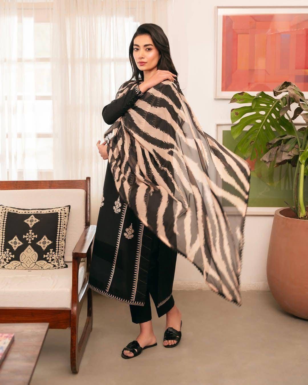 Lawn Embroidered 3Piece D-002