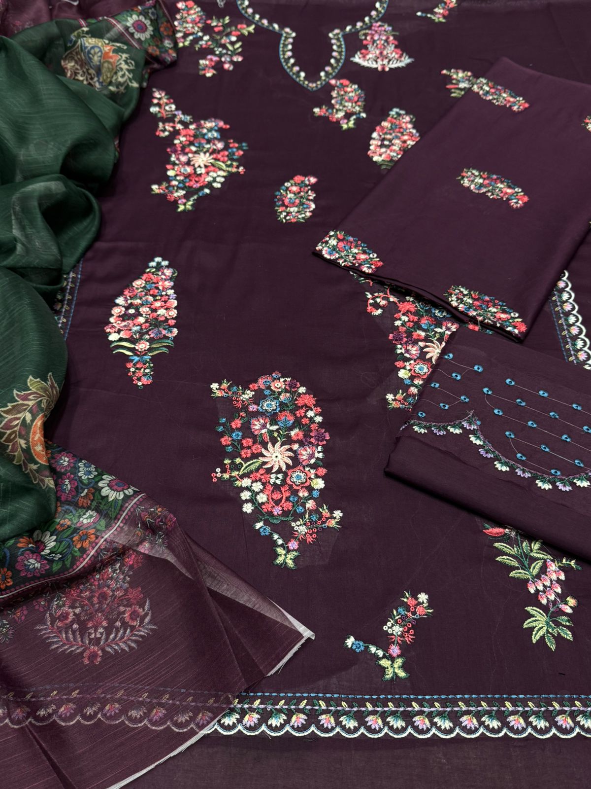 Batik Lawn Embroidered 3Piece D-001