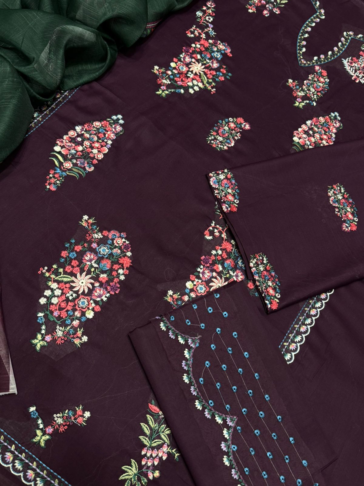 Batik Lawn Embroidered 3Piece D-001