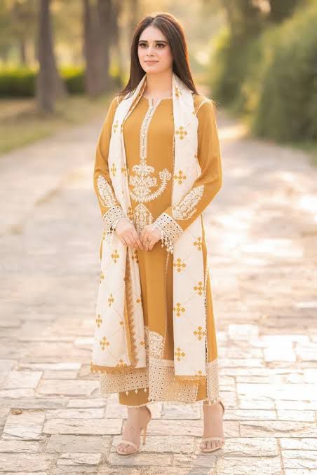 Urge Lawn Embroidered 3Piece D-001